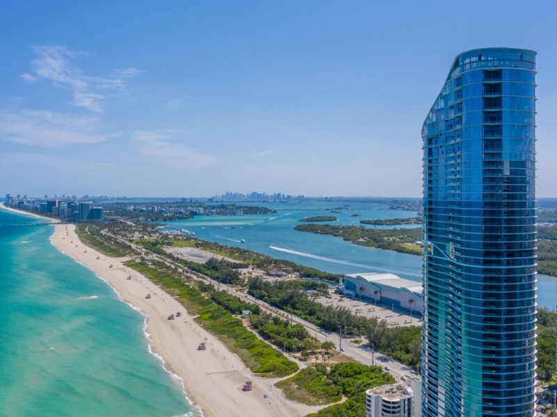 15701 Collins Avenue - Florida - Sunny Isles Beach - 33160